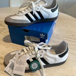 Addis’s Samba Retro Sneakers White & Black